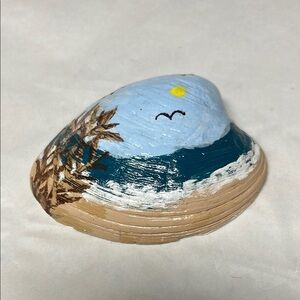 Hand-Painted beach scene Coastal Shell